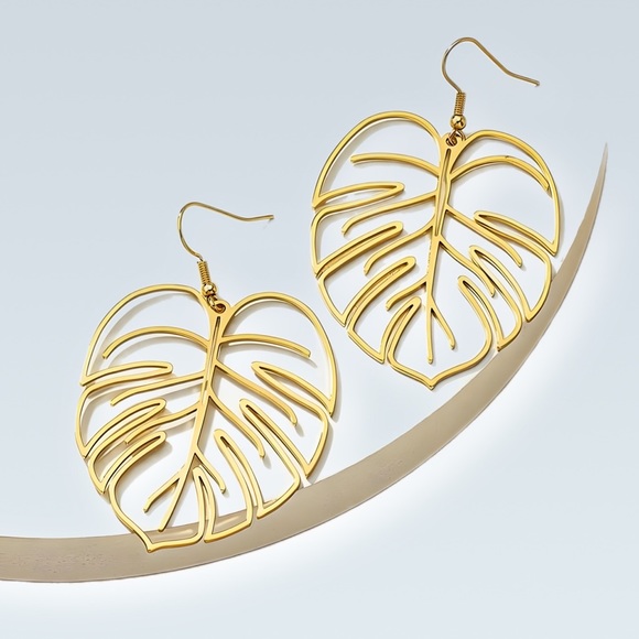 ❀ Gold Plated Hollow Leaf Dangle Earrings - Picture 2 of 3